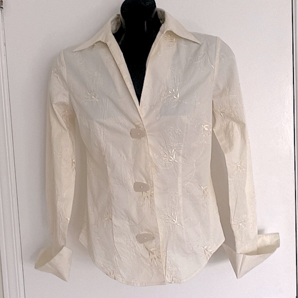 JANE BLUE Long sleeve button down creme eyelet/lace blouse with cuffs Size Small